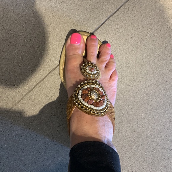 Size 8 sandals slip on by cruise wear - Picture 2 of 3